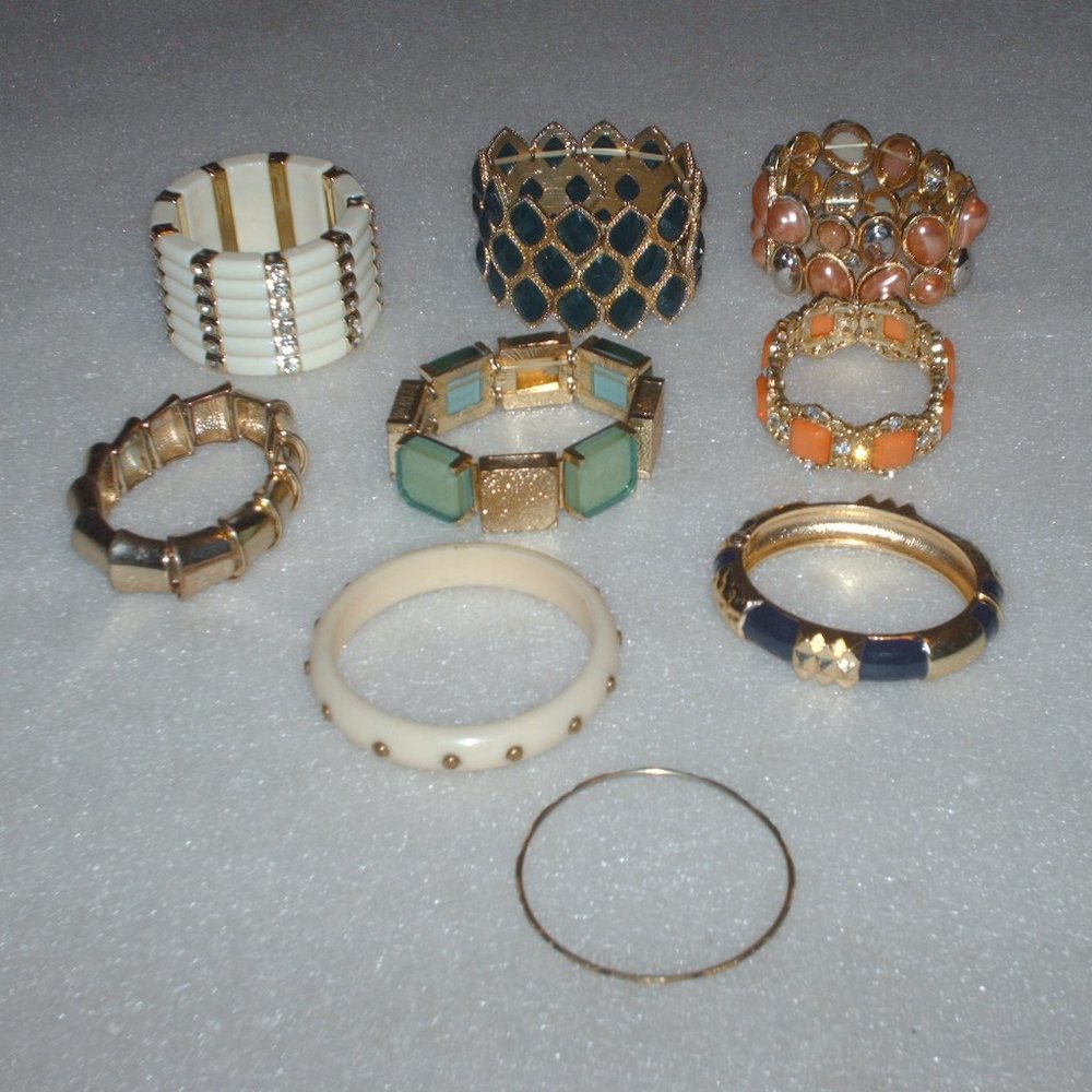 Colorful bundle of 9 fashion bracelets